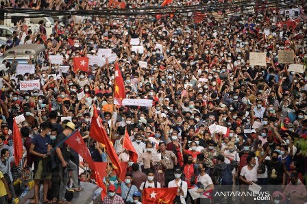 Rakyat Myanmar Melawan!