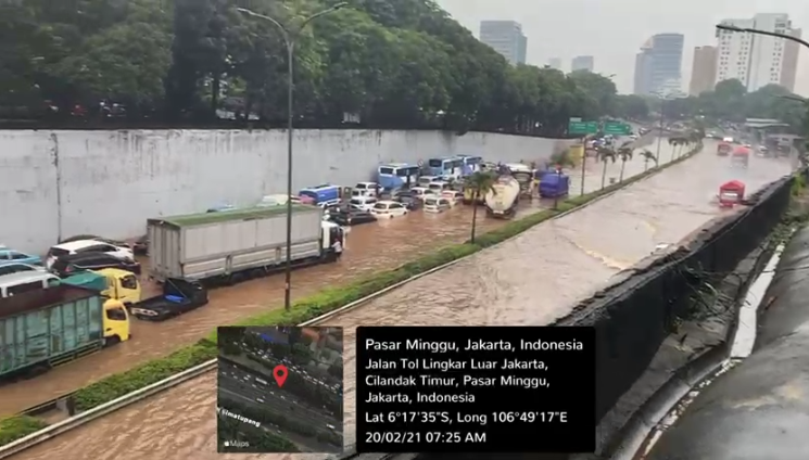 Tol Lingkar Luar Jakarta Banjir, Ratusan Kendaraan Terjebak