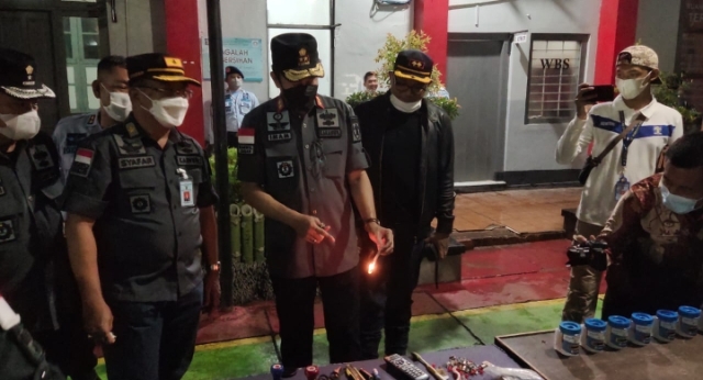 Geledah Sel Tahanan, Petugas Rutan Kelas I Cirebon Temukan Barang Terlarang