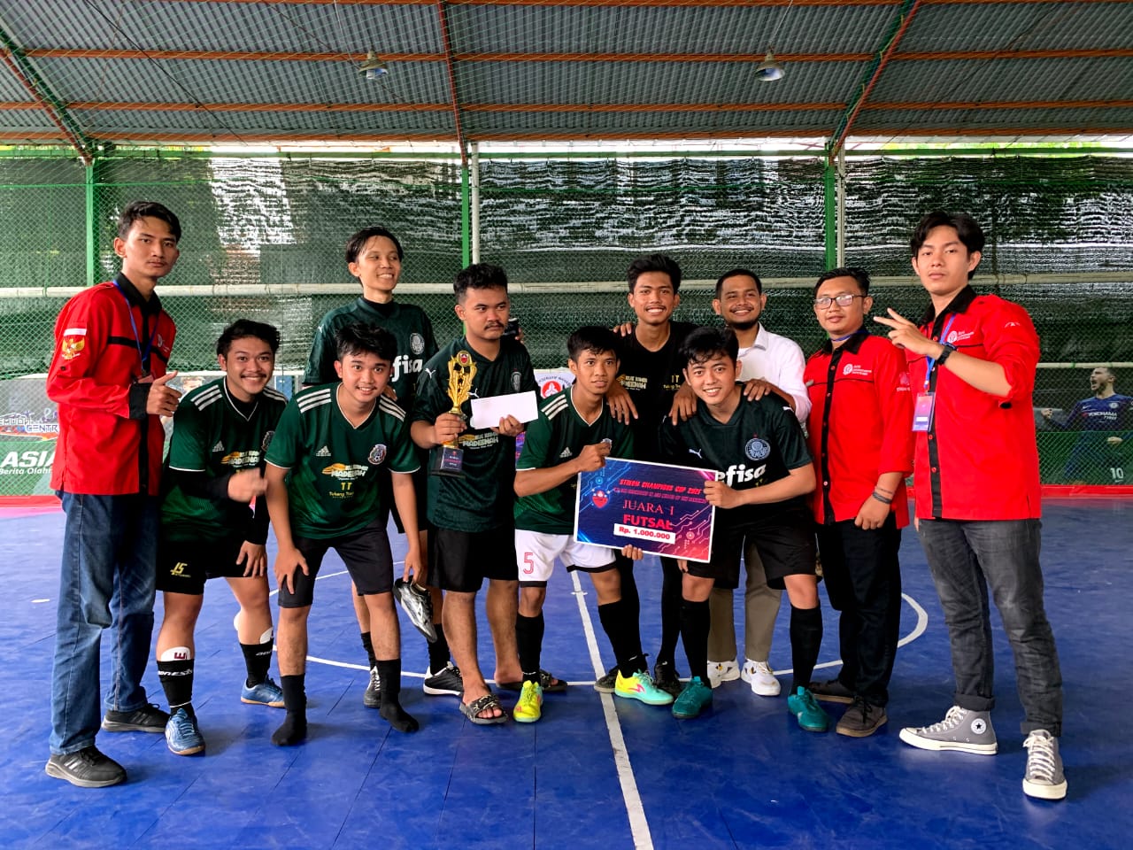 Gelar Lomba Badminton, Futsal  dan Fotografi