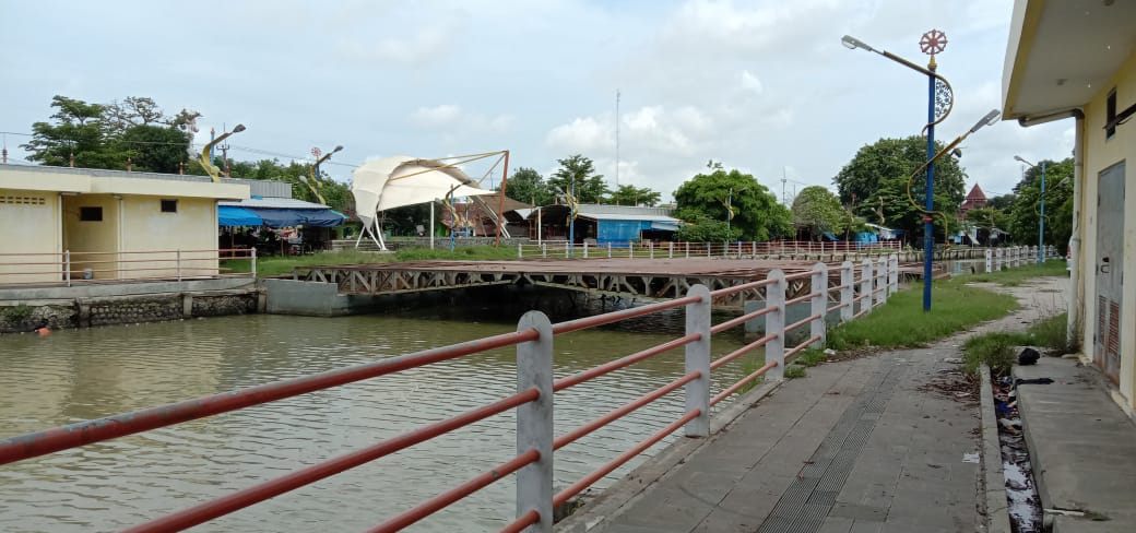 Proyek Panggung Apung Sungai Cimanuk Mangkrak