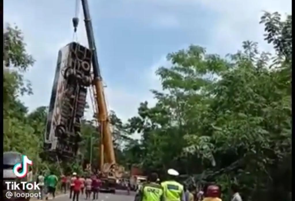 Evakuasi Bus Maut Sumedang, Begini Penampakannya