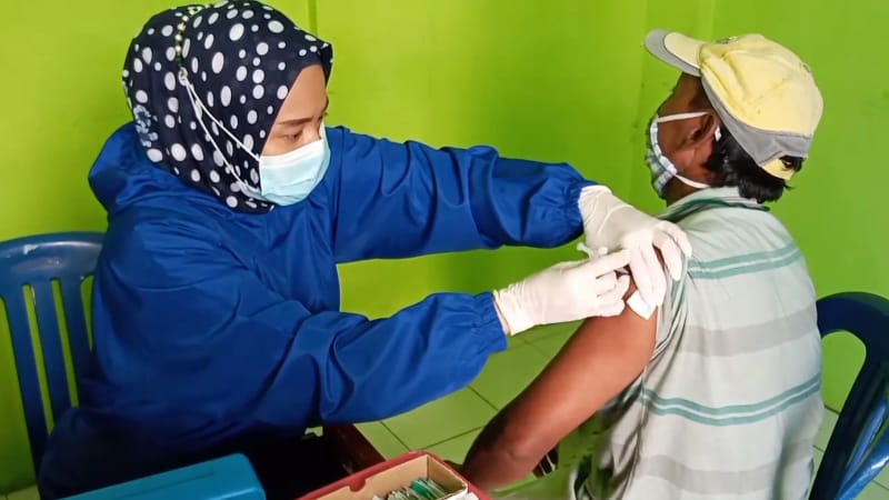 Giliran Pedagang Pasar Drajat Kota Cirebon Jalani Vaksinasi Covid-19