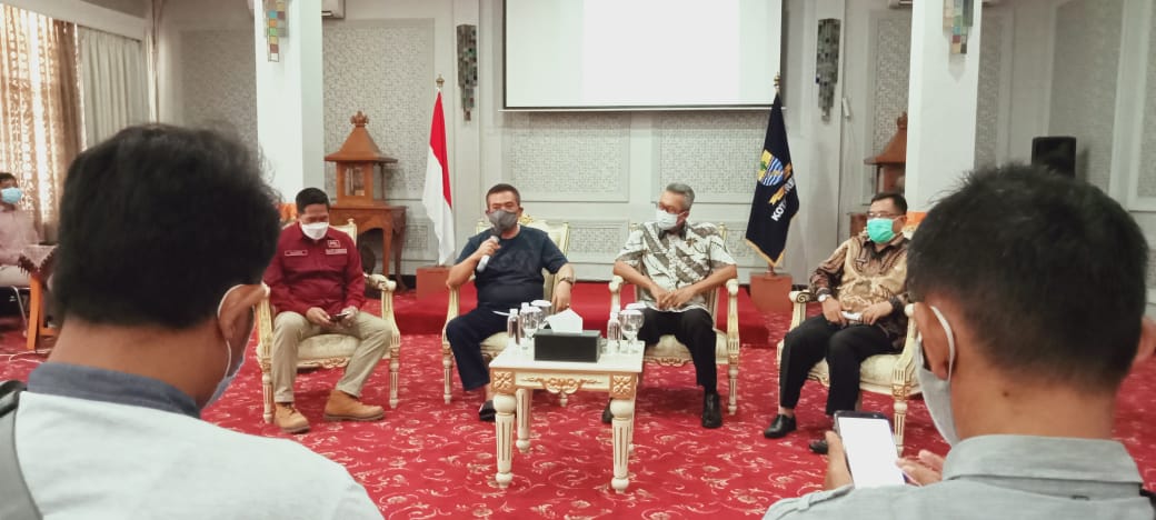 Wali Kota Azis Ingatkan Pejabat Pemkot Cirebon Jangan Alergi dengan Wartawan