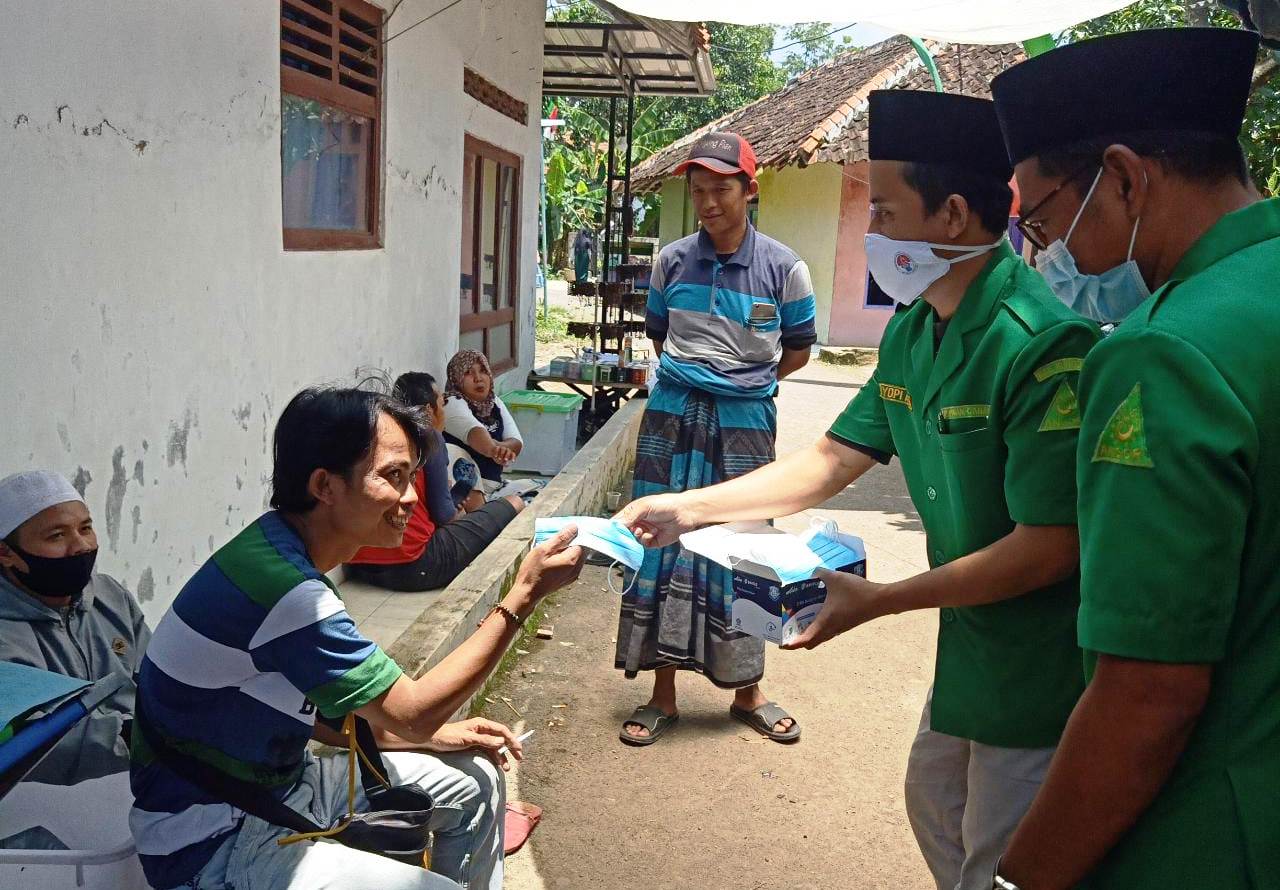 Lagi, GP Ansor Bagikan 1.000 Masker ke Warga