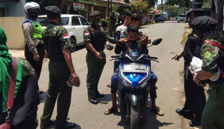 Turut Partisipasi dalam Komsos TNI, Hipakad Bagikan 1.000 Masker Gratis