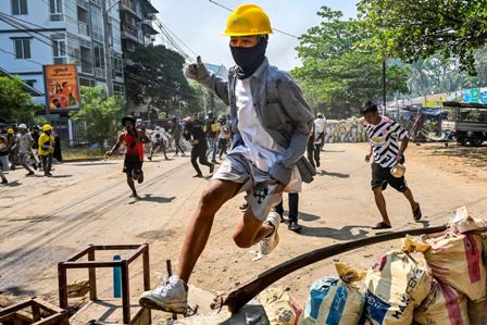 Militer Myanmar Tangkap 40 Jurnalis