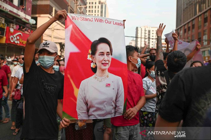 Tentara Myanmar Makin Brutal, Orang Dekat Aung San Suu Kyi Tewas di Dalam Penjara