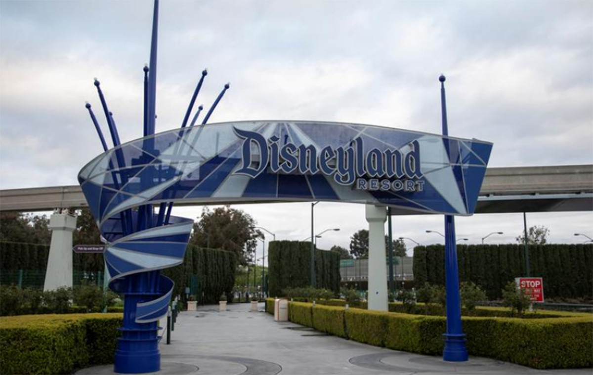 Disneyland California Bakal Buka Awal April