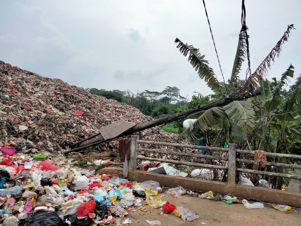 Timbunan Sampah Setinggi 40 Meter, TPA Cipayung Overload