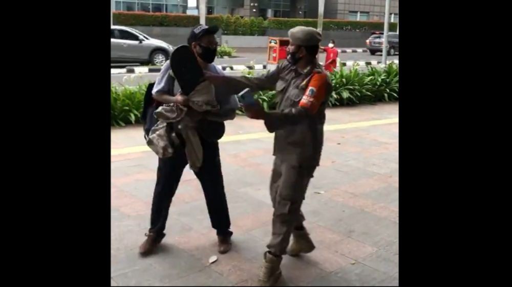 Viral Skateboarder Main di Trotoar dan Ditindak Satpol PP, Ini Penyebabnya