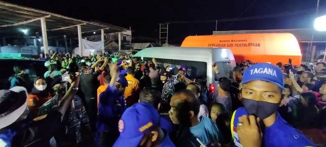 Disambut Isak Tangis Keluarga, ABK Barokah Jaya Tiba di TPI Eretan