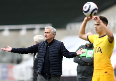 Tottenham Hotspur Diimbangi Newcastle United, Mourinho Murka