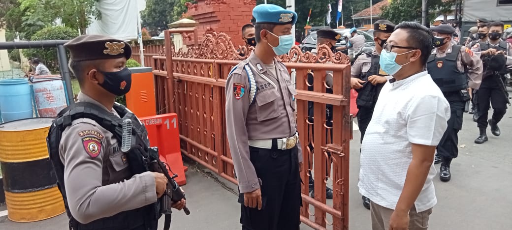 Pasca Penyerangan Teroris di Mabes Polri, Penjagaan Mako Polresta Cirebon Diperketat