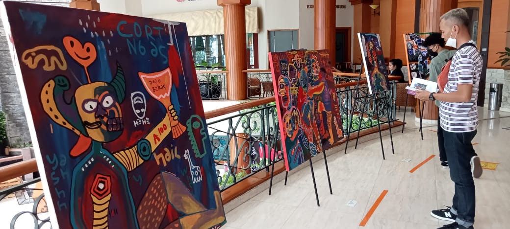 Seniman Cirebon Ini Lampiaskan Rasa Kecewa dengan Melukis