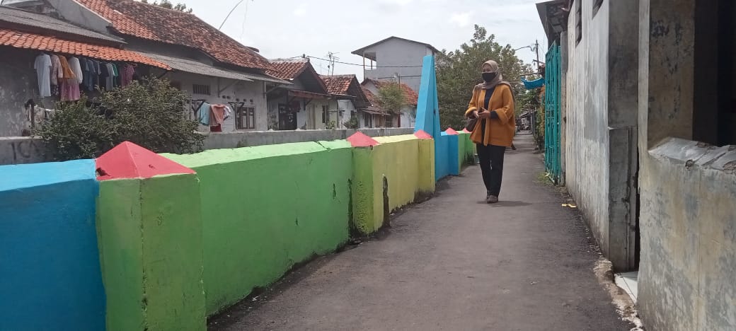 Dicat Warna-warni, Tembok Bantaran Kali Cipadu Kampung Sitimulya Kota Cirebon Tidak Kumuh Lagi