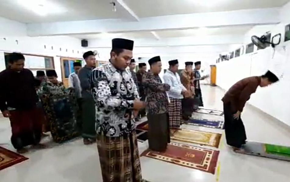 Tarawih Kilat di Indramayu, 23 Rakaat Cukup 6 Menit