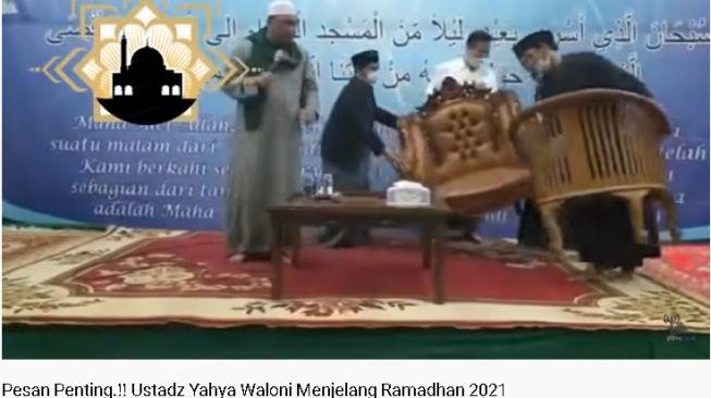 Geger Ustad Yahya Waloni Sebut Kursi Gereja, Minta Ganti Kursi Islam