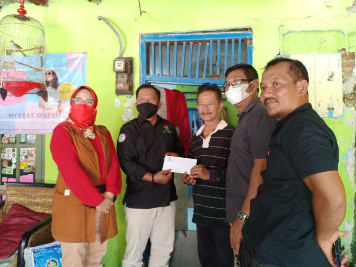 Baznas Gandeng PDI Perjuangan Kota Cirebon Bantu Pengobatan Yudistira Penderita Tumor