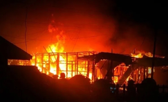 Jelang Ibadah Tarawih, Pasar Impres Pasar Minggu Terbakar