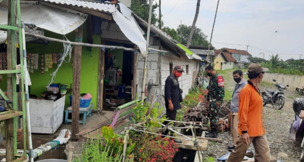 Warga Kertasmaya yang Dekat Tanggul Sungai Cimanuk Waswas, Rumah Retak-retak