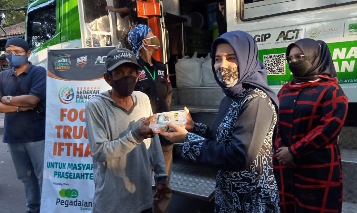 ACT Cirebon Bagikan 1.000 Paket Buka Puasa Gratis