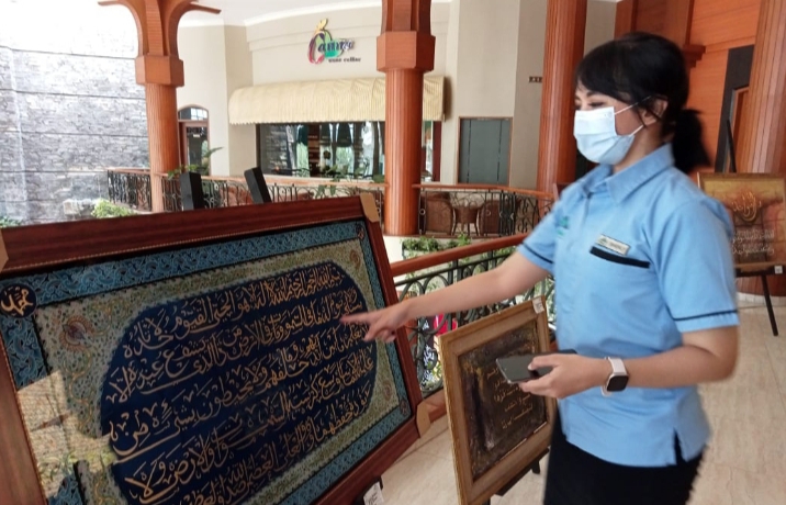 Lukisan Kaligrafi Islami Dipamerkan di Bentani Hotel