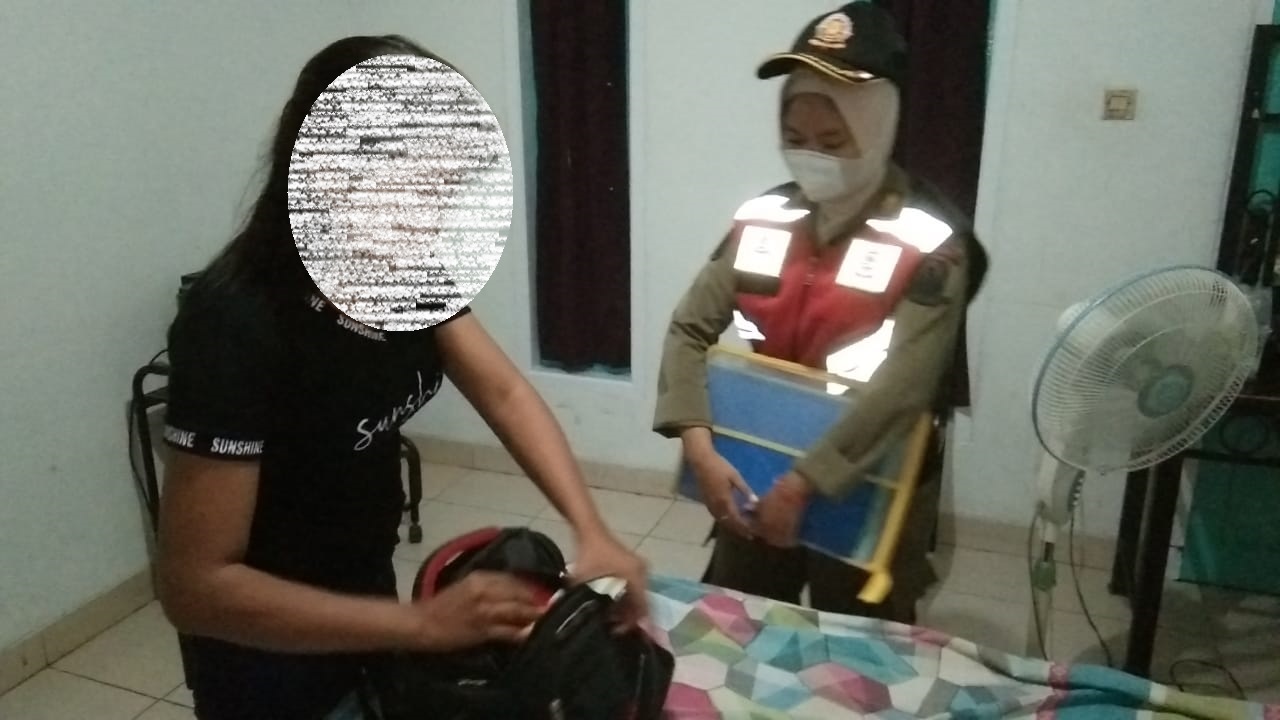 Calon Janda Bawa Balita Selingkuh dengan Nelayan di Sebuah Hotel di Gronggong, Keciduk!
