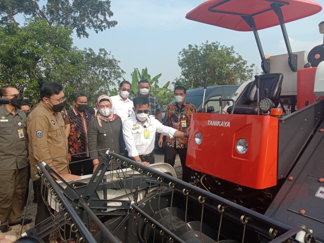 Bantuan dari Presiden Jokowi Sudah Datang di Indramayu, Ada Traktor sampai Mesin Panen