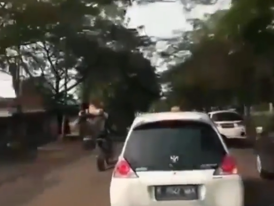 Terjadi Lagi, Kali Ini Brio Halang-halangi Ambulance yang Bawa Pasien