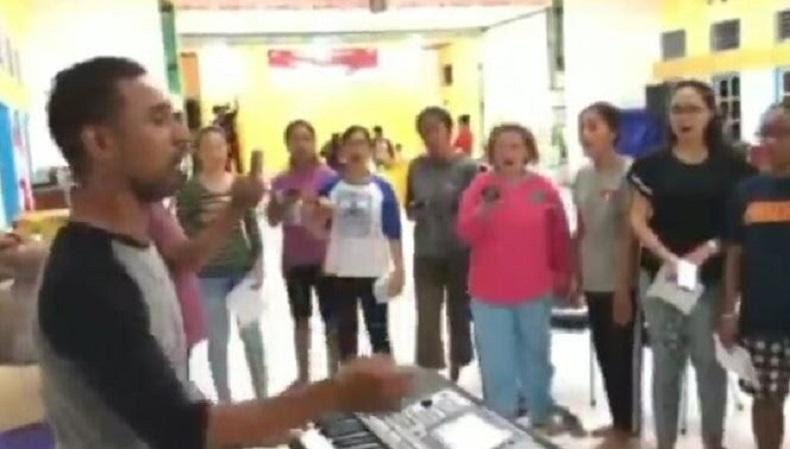 Syahdu, Paduan Suara Gereja di Papua Lantunkan Salawat Badar