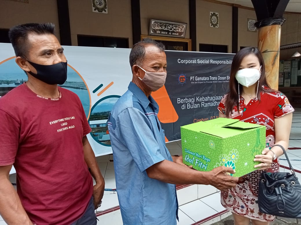 PT Gamatara Trans Ocean Shipyard Cirebon Bantu Sembako kepada Nelayan, Peduli Masyarakat Terdampak Covid-19