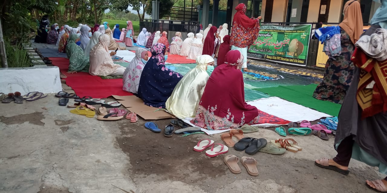 Warga Cempaka Village Melaksanakan Sholat Ied di Masjid Nurul Ikhlas