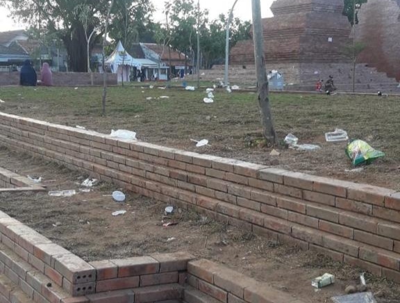 Ngenes, Penampakan saat Alun-alun Kejaksan Dipenuhi Sampah