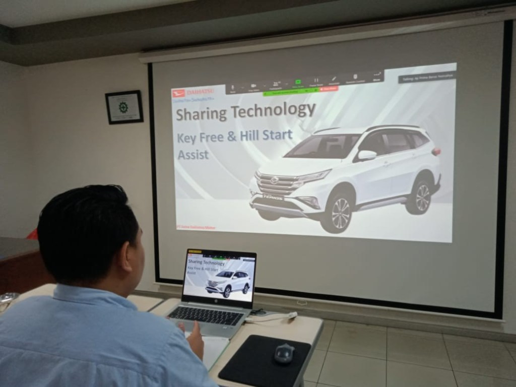 Daihatsu Berbagi Teknologi Otomotif pada Guru SMK Se Jawa Tengah