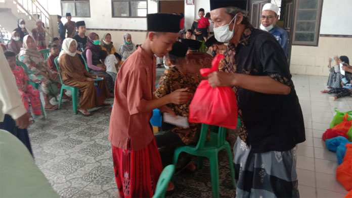 Penuhi Kebutuhan Yatim dan Duafa