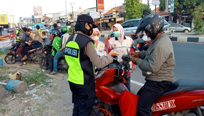 H-1 Lebaran, Jalur Pantura Kabupaten Cirebon Masih Dipenuhi Pemudik