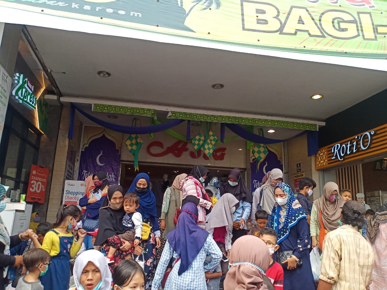 Imbas Penyekatan Kota Cirebon, Masyarakat Berbelanja Mulai Siang Hari