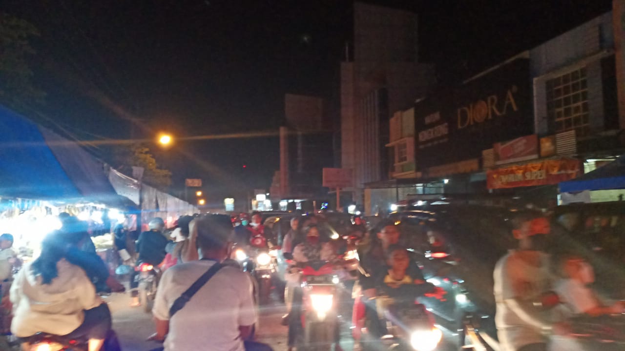 Malam Idul Fitri Sejumlah Ruas Jalan Kota Cirebon Padat