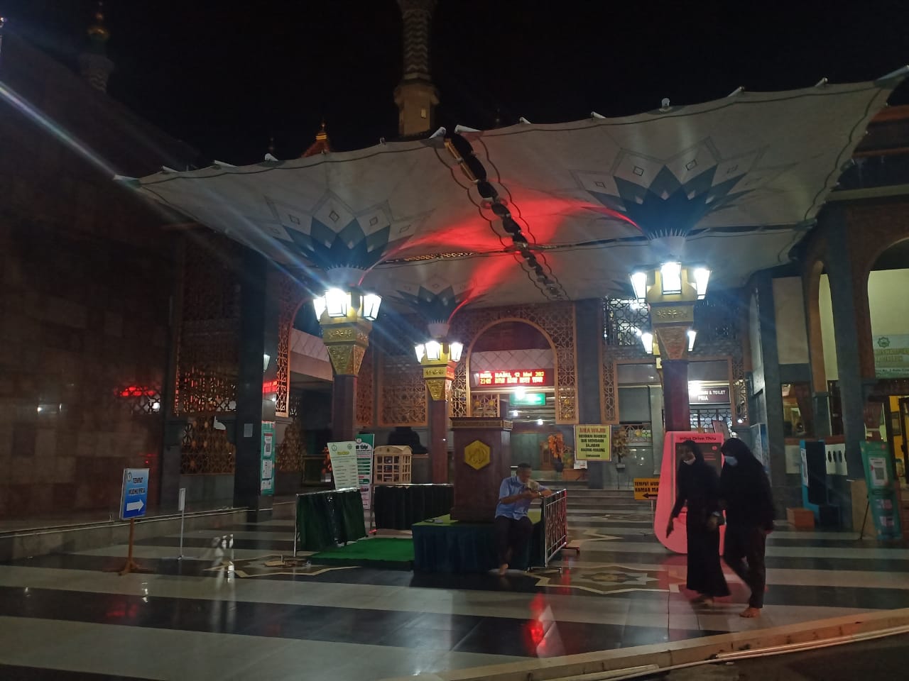 Halaman Masjid At Taqwa Sudah Dipersiapkan untuk Salat Id