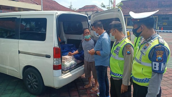 Dari Bandung, Grand Max Angkut Uang Tunai Rp 2,1 Miliar, Dihentikan Polisi di Tol