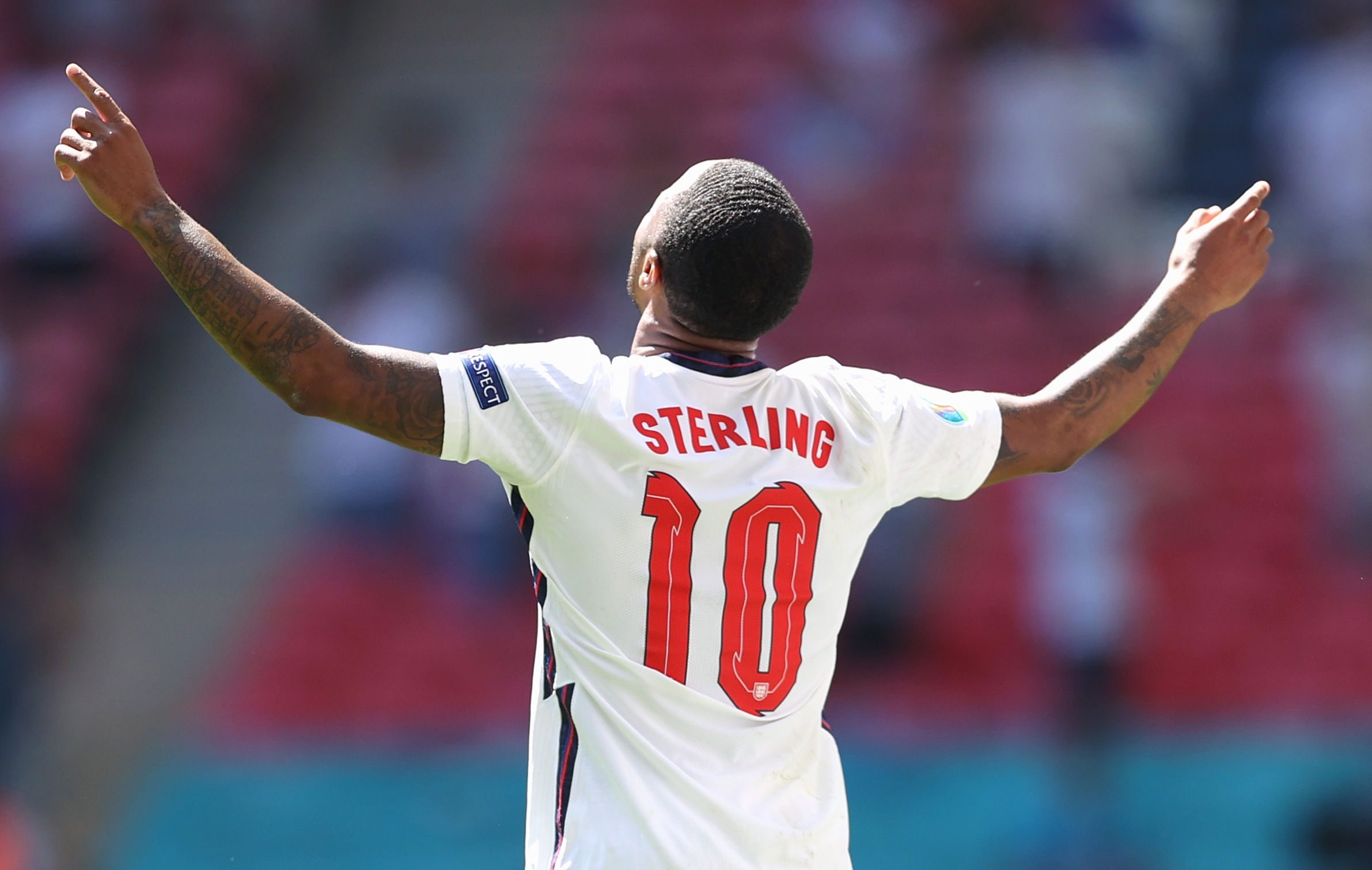 Inggris vs Kroasia, Sterling Balaskan Dendam Tiga Tahun Silam