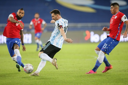 Argentina vs Chile: Messi Cetak Gol, 3 Poin Melayang