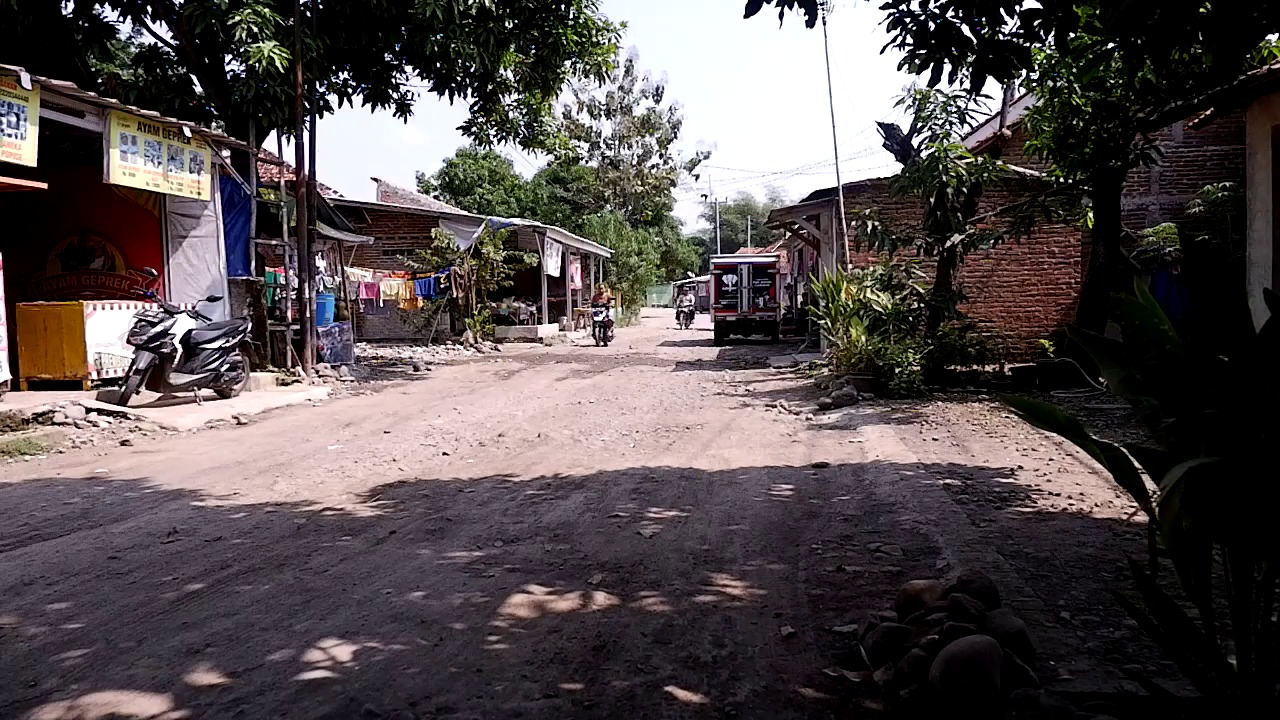 Kondisi Jalanan Wilayah Bagian Selatan Kota Cirebon, Rusak Parah di Beberapa Titik