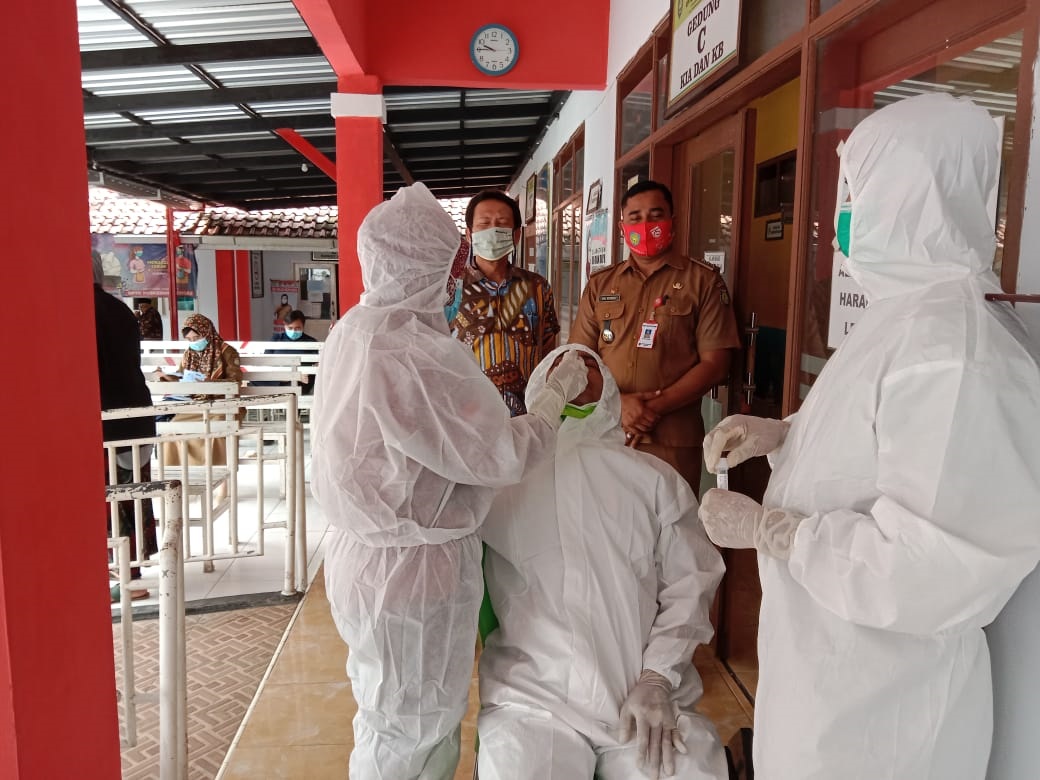 Swab Masal di Puskesmas Bongas, Petugas Swab dan Sopir Ambulans Terpapar Corona