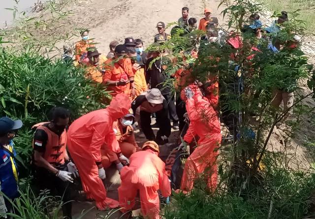 Tim SAR Gabungan Temukan Jasad Yusup Febriantoro, Korban Tenggelam di Sungai Cisanggarung Cirebon