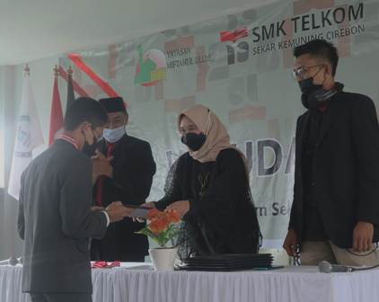 SMK Telkom Sekar Kemuning Wisuda Angkatan Pertama