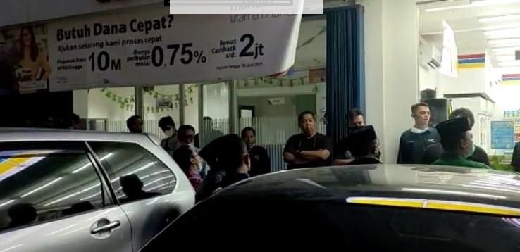 Mobil Kyai dari Cirebon Timur Dirampas Debt Collector di Jalan Tuparev