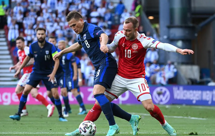 Denmark vs Finland Dihentikan di Babak 1, Christian Eriksen Tiba-tiba Pingsan di Lapangan