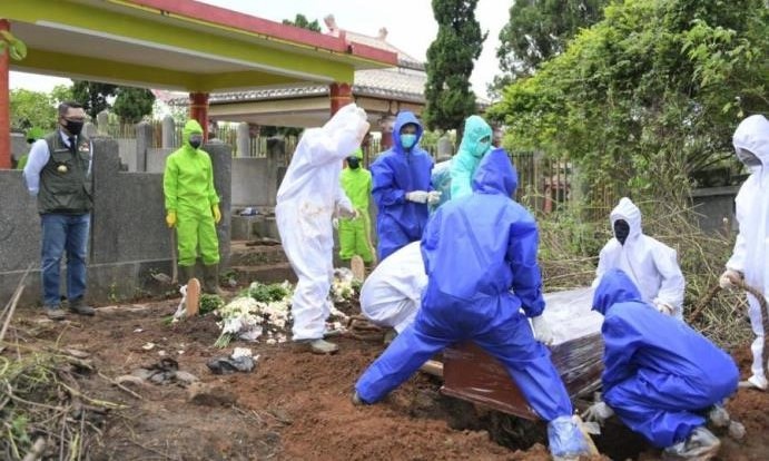 Waduh! Pasien Luar Daerah Serbu Bandung, Sudah Ada 1.723 Makam Kasus Covid-19 di TPU Cikadut